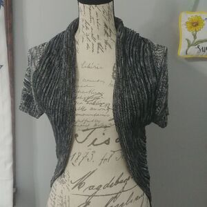 No boundaries Shrug M Black/White